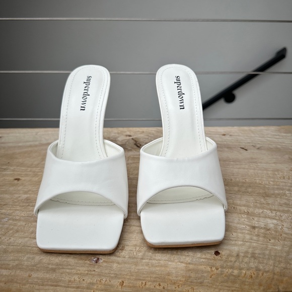 Superdown revolve white Debbie gold ball heel edgy trendy fall formal chic NWT 7 - Picture 4 of 9